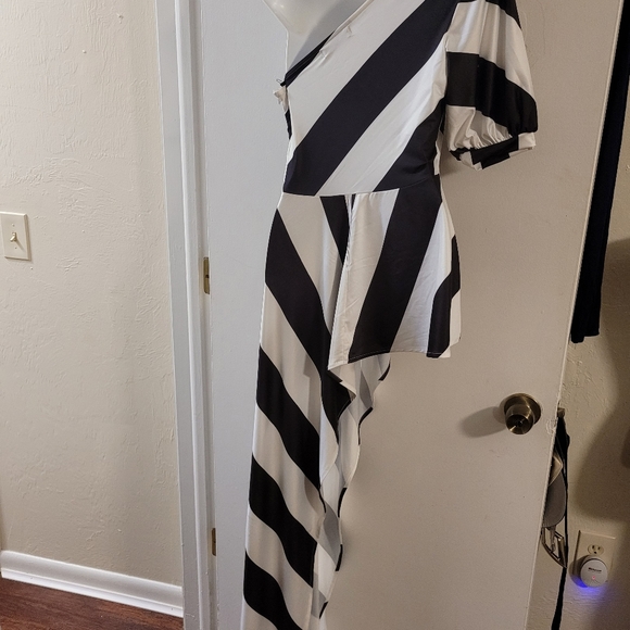 Top - Picture 2 of 3